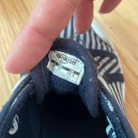 Toddler Boys Nautical Stripe Slip on Canvas Sneakers, Oshkosh, size 10 - Picture 6 of 7